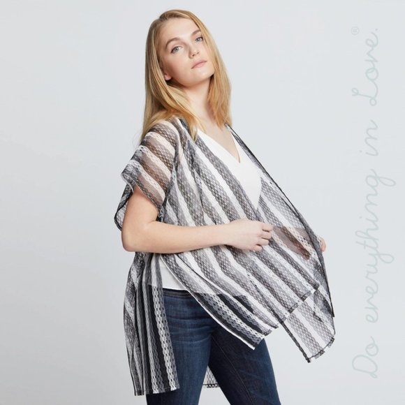 Do everything in love Tops - ❤️NWT BOUTIQUE   CLASSIC BLACK & WHITE  *OPEN FRONT TOPPER/KIMONO/COVER UP* OSFA